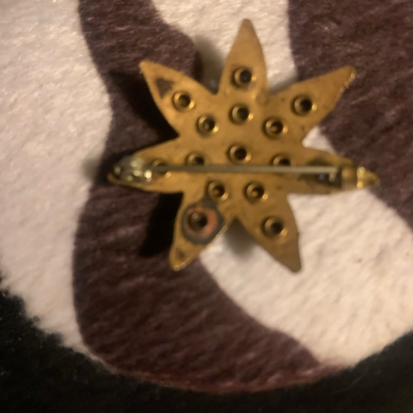 Star Rhinestone Brooch - Picture 3 of 3